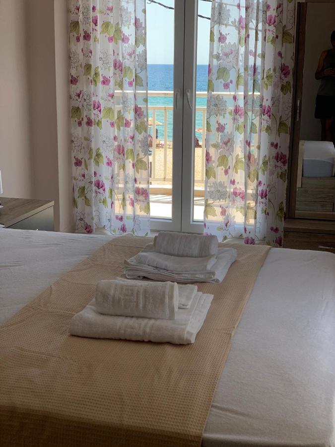 "Breeze" Front To The Sea - Hakidiki Villa ฟิออยิตา ภายนอก รูปภาพ