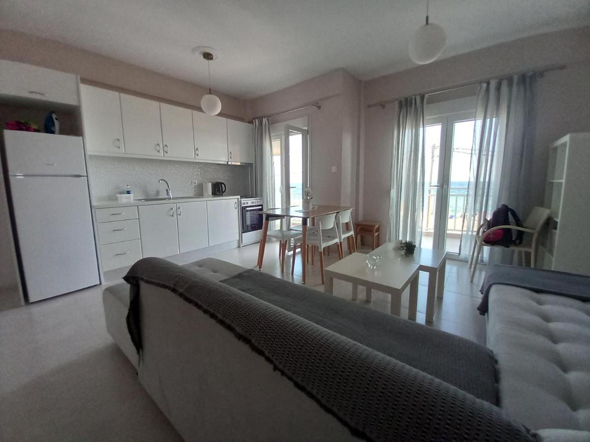 "Breeze" Front To The Sea - Hakidiki Villa ฟิออยิตา ภายนอก รูปภาพ