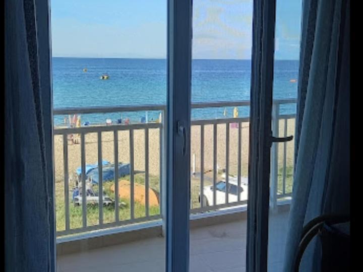 "Breeze" Front To The Sea - Hakidiki Villa ฟิออยิตา ภายนอก รูปภาพ